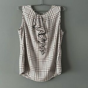 Women ruffle front sleeveless blouse White House Black Market chic, size 4